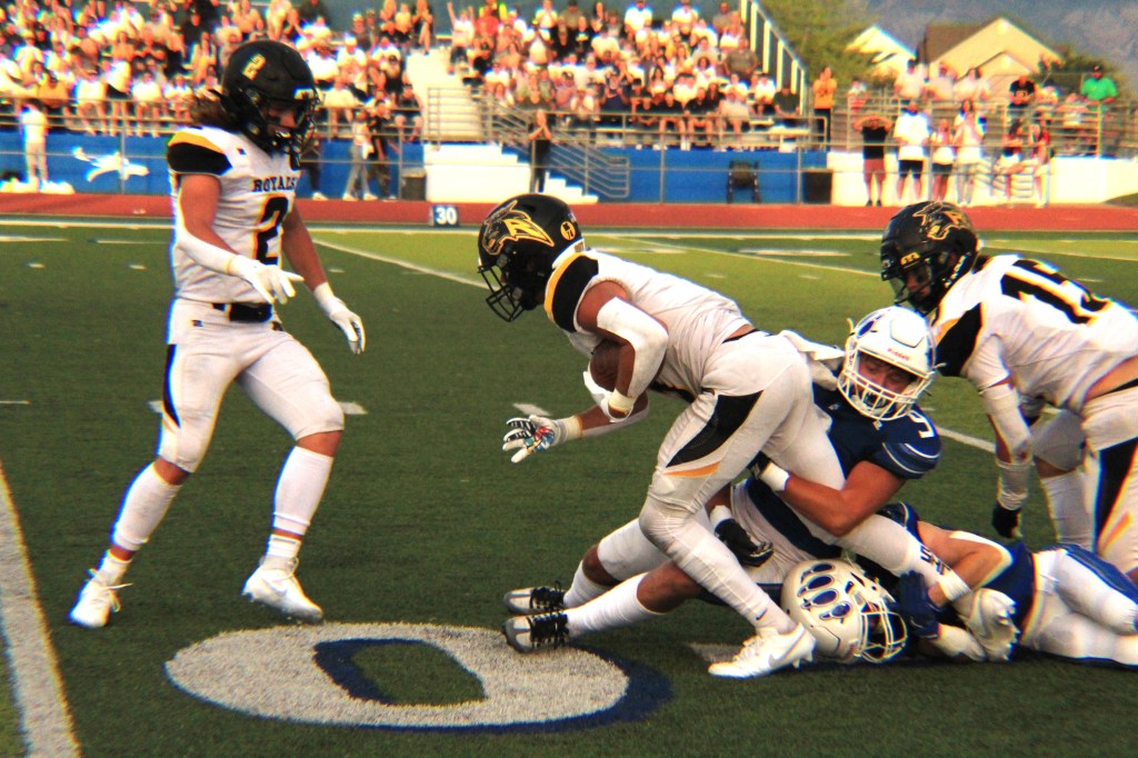 High school football: Roy Royals overwhelm Fremont&nbsp;Silverwolves