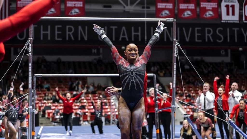 Flippin’ Birds Cruise to Win in Home&nbsp;Opener