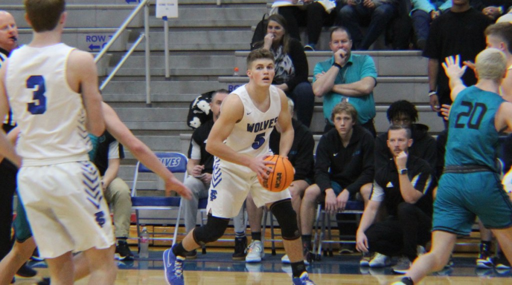 High school boys basketball: Fremont Silverwolves turn away Farmington Phoenix 62-55 in region&nbsp;opener