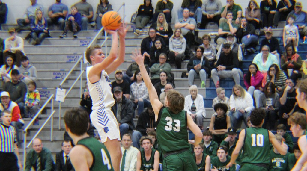 High school boys basketball: Fremont Silverwolves extend win streak to five and 4-0 in region 1 with a 52-40 win over the Clearfield&nbsp;Falcons