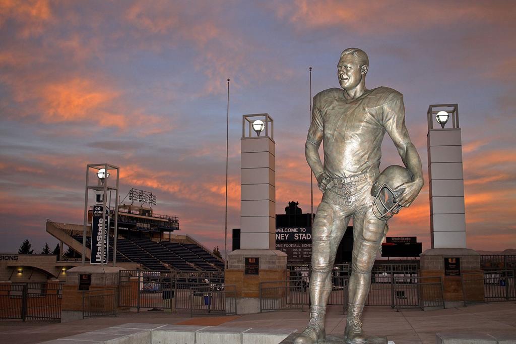 Hall of Fame: How Merlin Olsen became The Statue of USU&nbsp;football