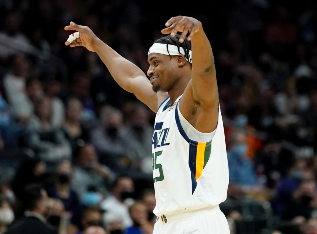 Daily Dribble: Jazz burn Suns in&nbsp;Phoenix