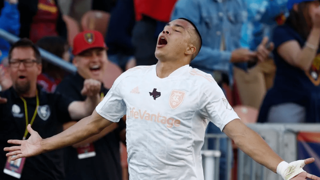 RSL moves to three straight wins after defeating Houston&nbsp;3-0