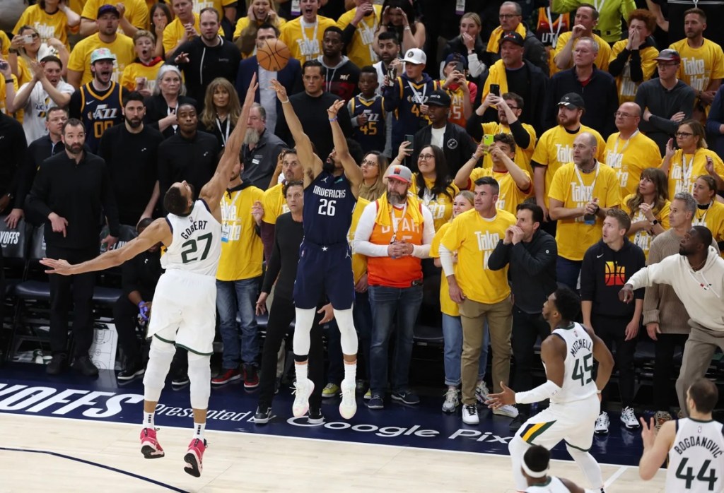 Daily Dribble: Utah Jazz Stun Mavericks with&nbsp;Alley-Oop