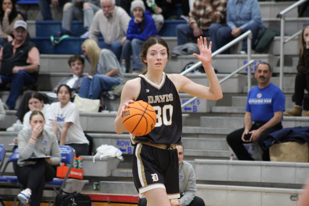 Kendra Kitchen’s 31 points lead the Davis Darts past the Fremont Silverwolves&nbsp;45-28