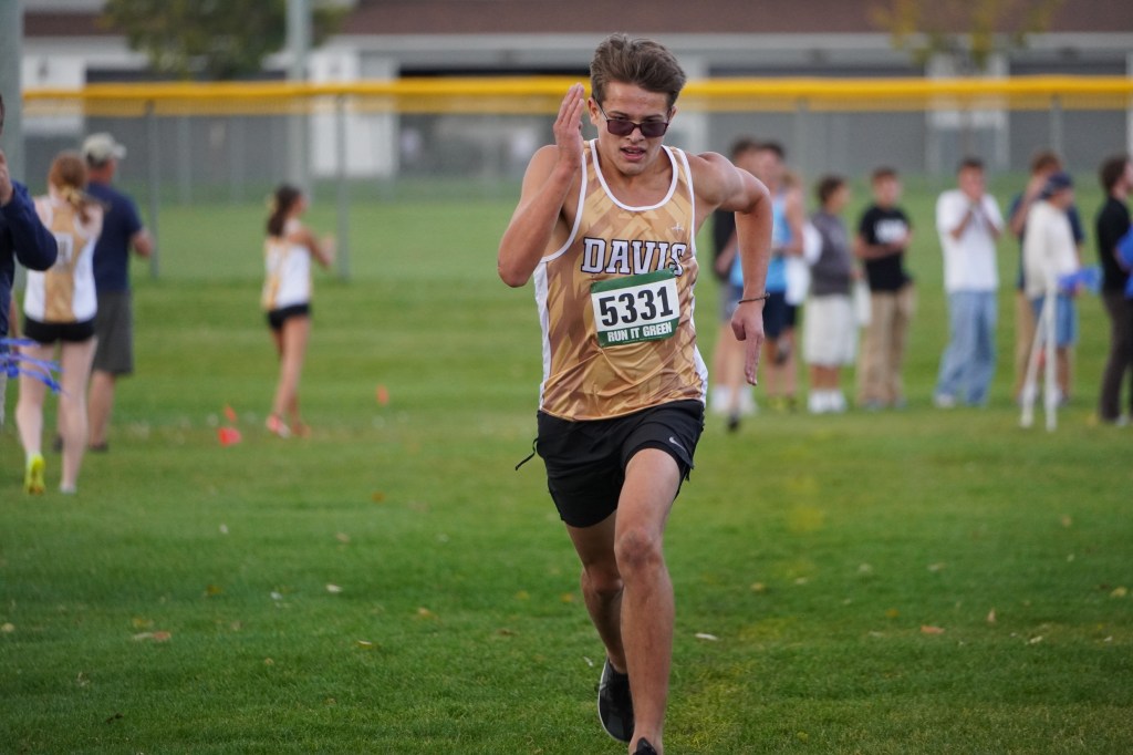 Region 1 Cross Country: Davis boys dominate, girls win tight team&nbsp;race