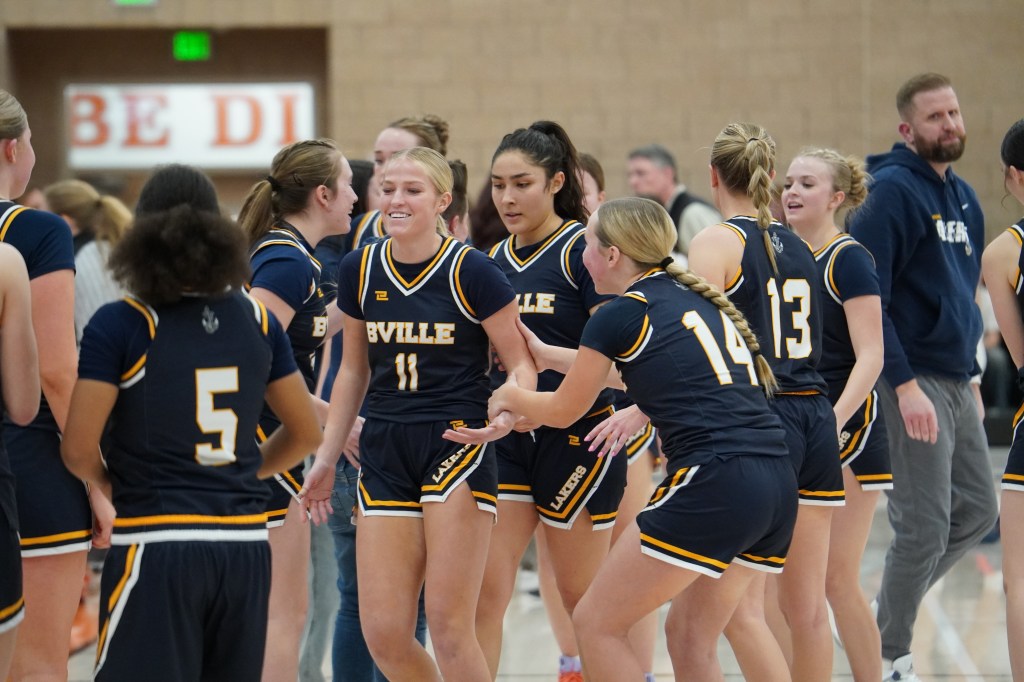 Girls’ basketball: Lakers flip the script, knock out Longhorns 59-51 in first‑round road win